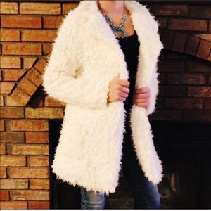 🆕 Beautiful White Teddy Sherpa Style Coat M